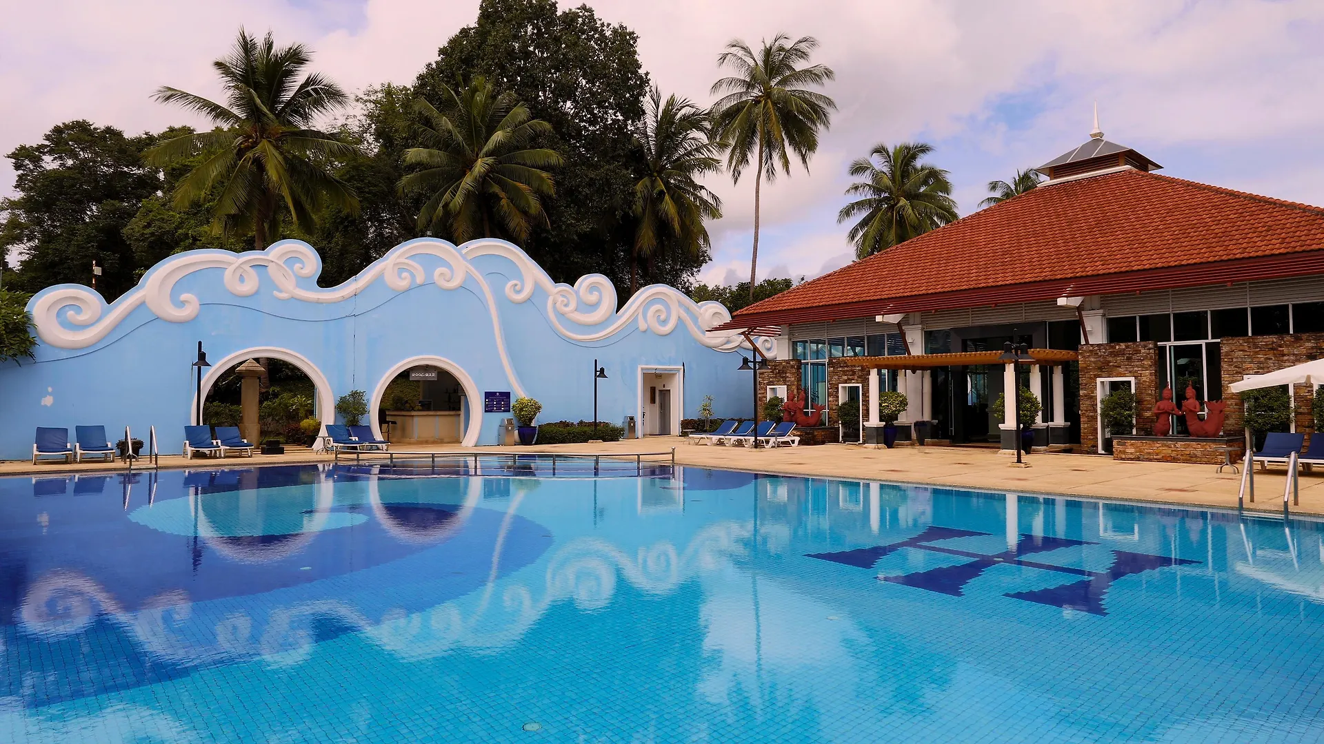 Independence Hotel Resort & Spa Sihanoukville 4*,