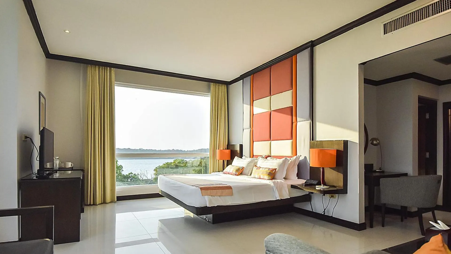 Independence Hotel Resort & Spa Sihanoukville 4*,  Cambodia