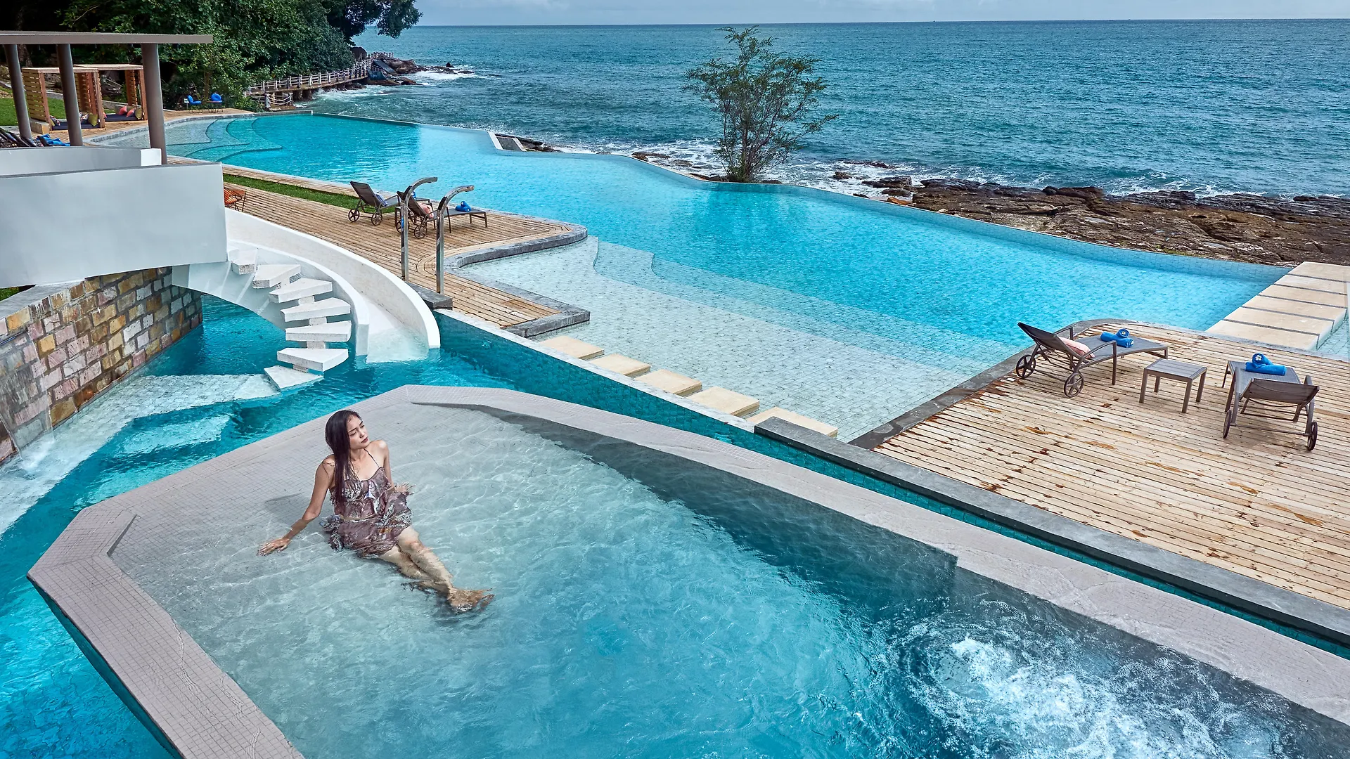 Independence Hotel Resort & Spa contacts