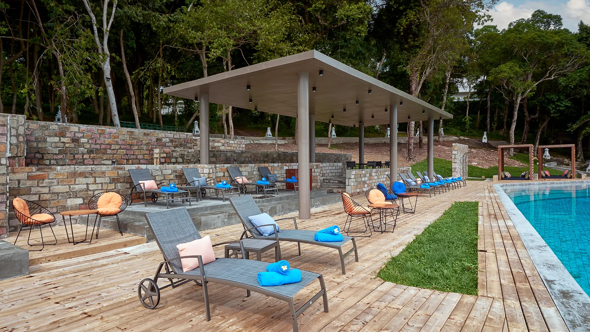 Independence Hotel Resort & Spa Sihanoukville 4*,